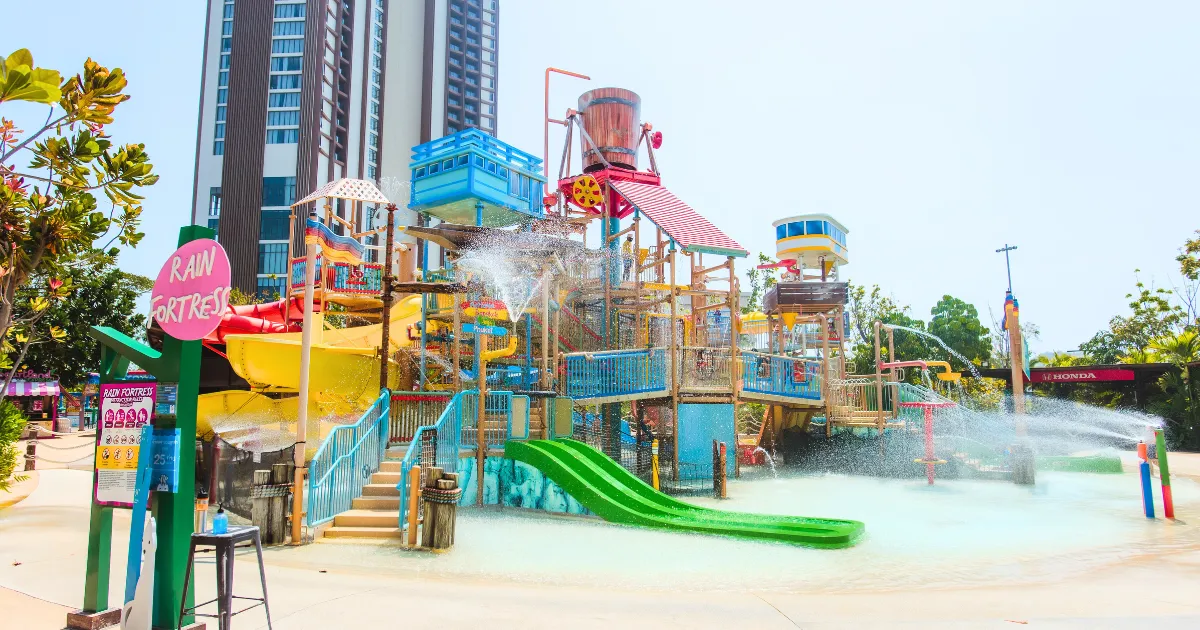 บรรยากาศสุดสนุกภายในสวนน้ำวานา นาวา หัวหิน